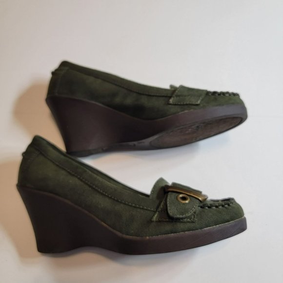 American Eagle Wedge Shoes, Women 6.5, Green Suede w/Buckle, 3" Wedge, EUC - Picture 4 of 13